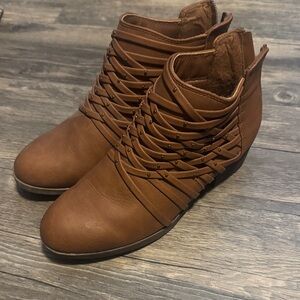 SO Women's Tan Ankle Booties
